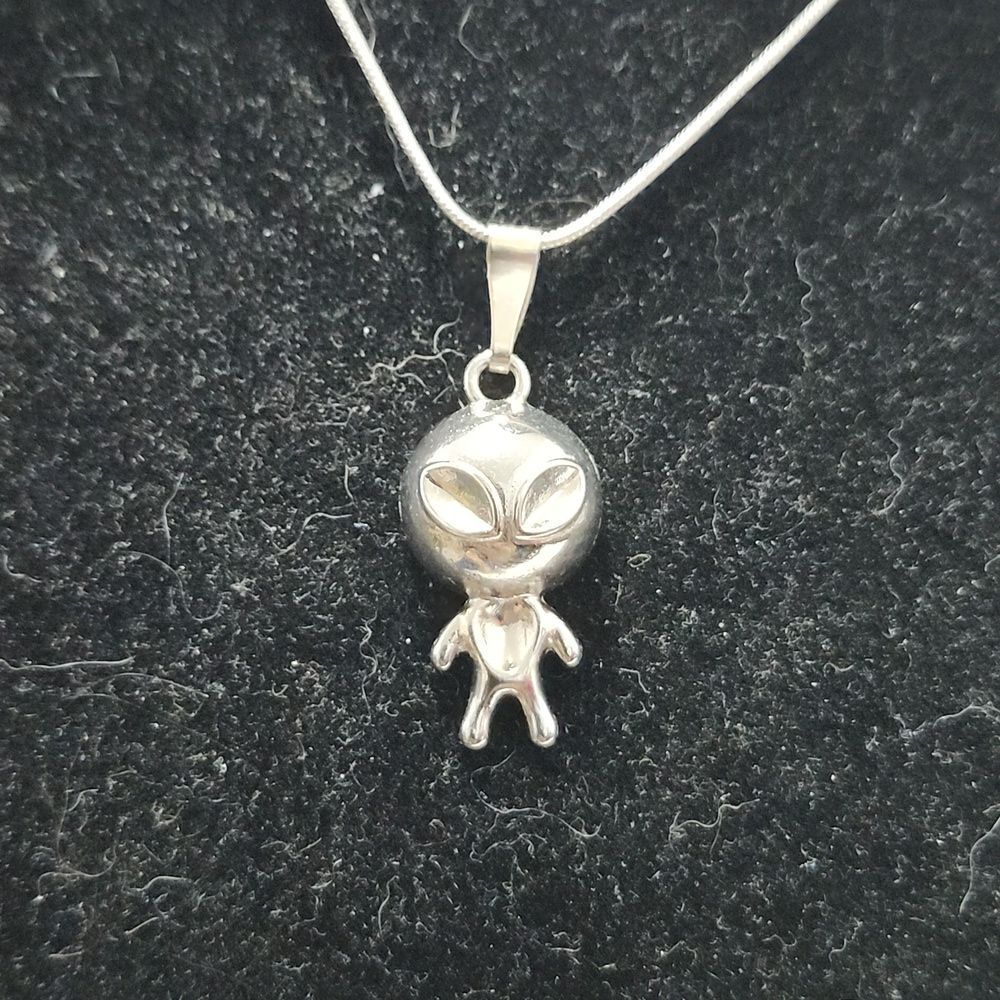 🦉Handcrafted Silver Alien Pendant Necklace - Picture 2 of 2